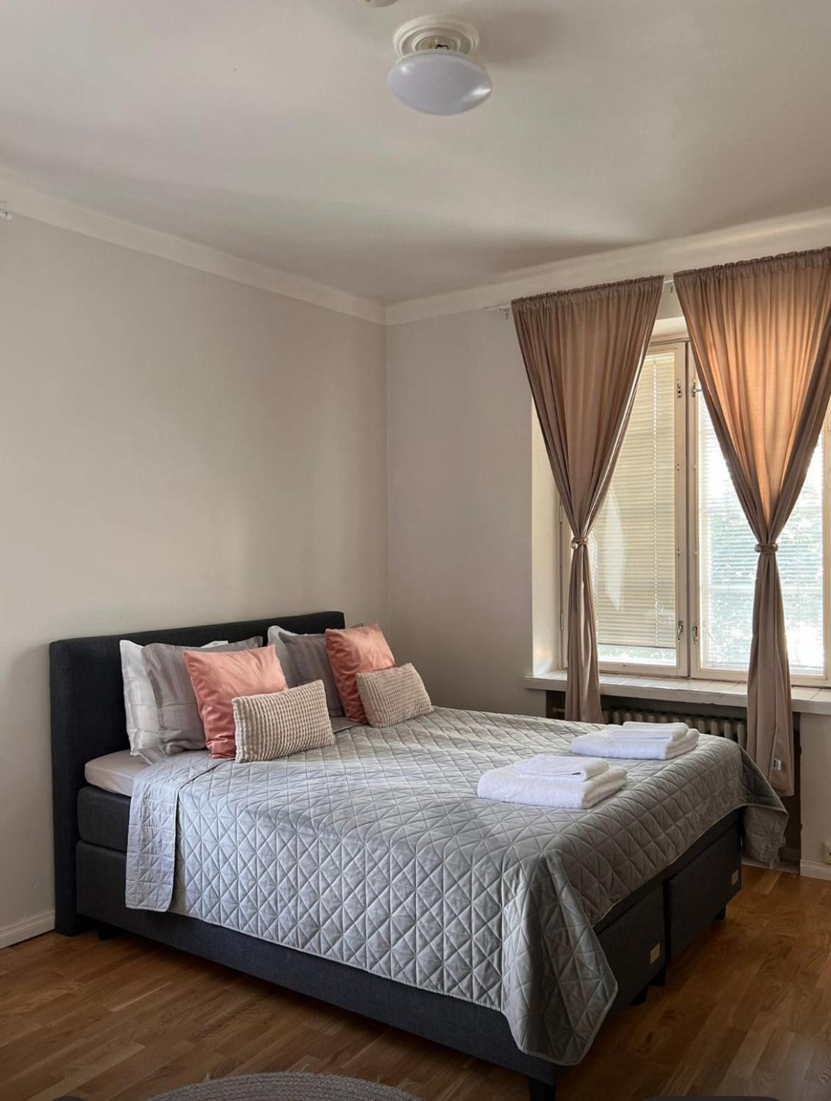 Your Chic Vibrant Airbnb เฮลซิงกิ ภายนอก รูปภาพ