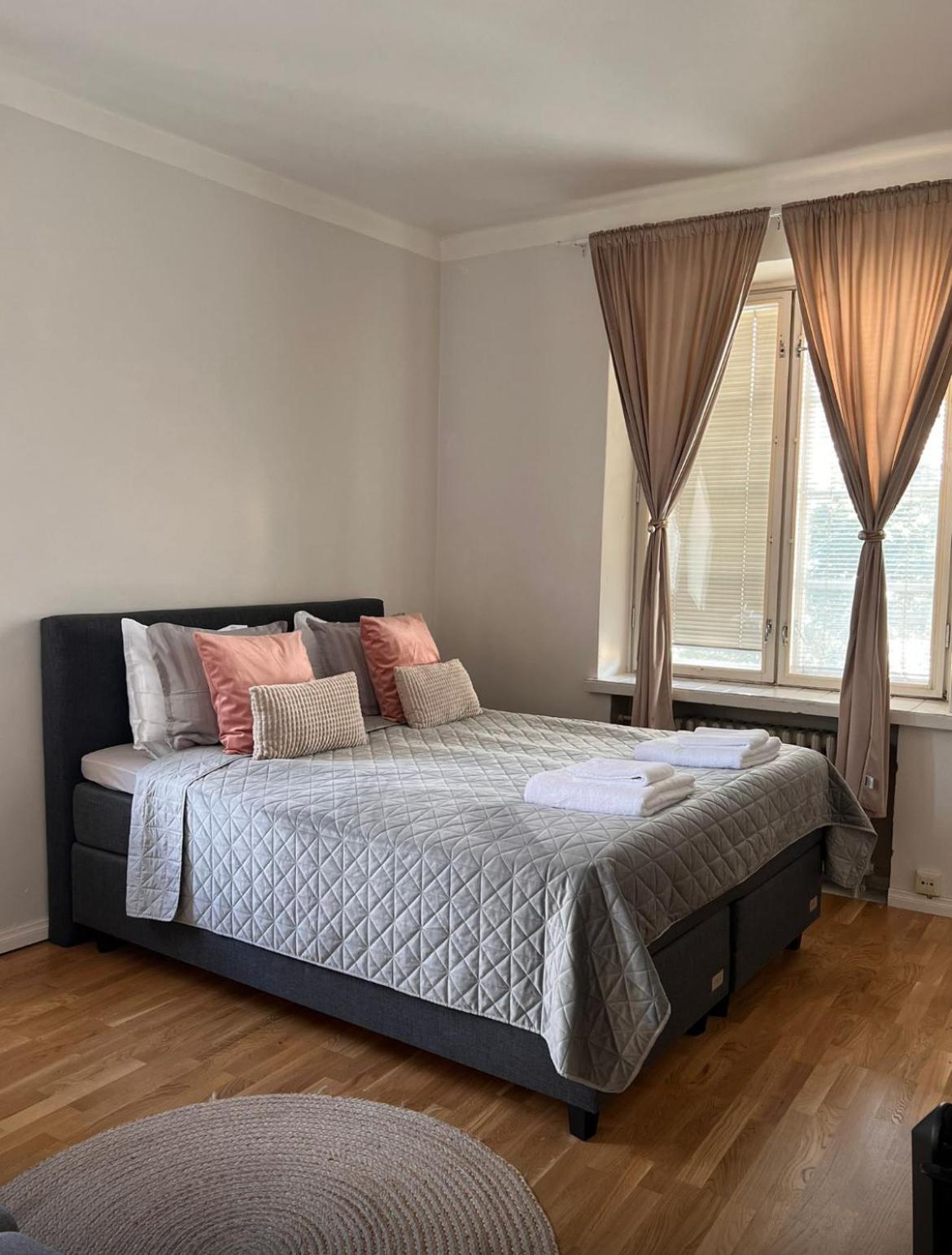 Your Chic Vibrant Airbnb เฮลซิงกิ ภายนอก รูปภาพ