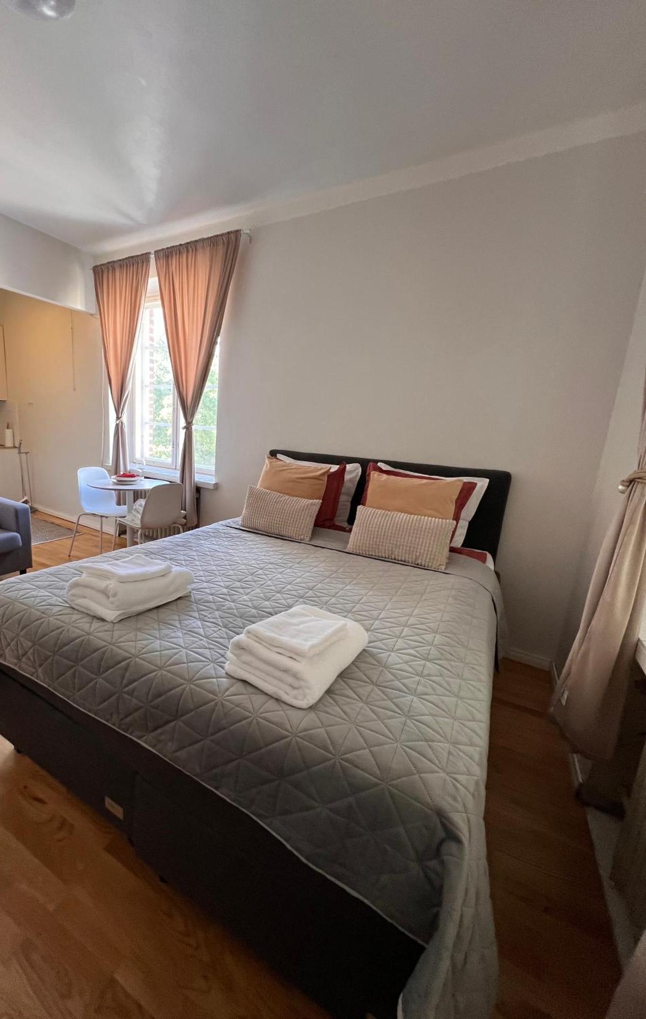 Your Chic Vibrant Airbnb เฮลซิงกิ ภายนอก รูปภาพ