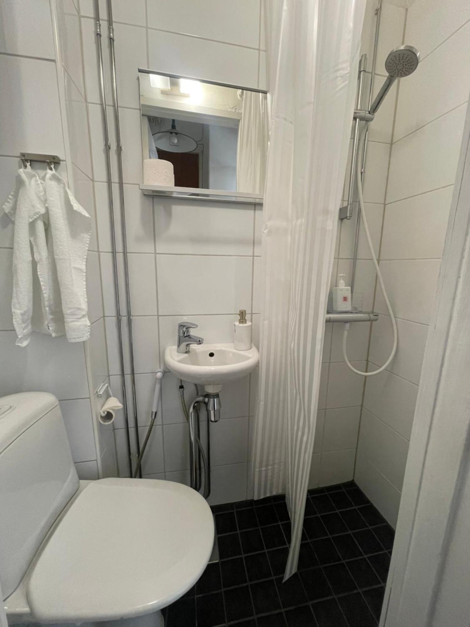 Your Chic Vibrant Airbnb เฮลซิงกิ ภายนอก รูปภาพ