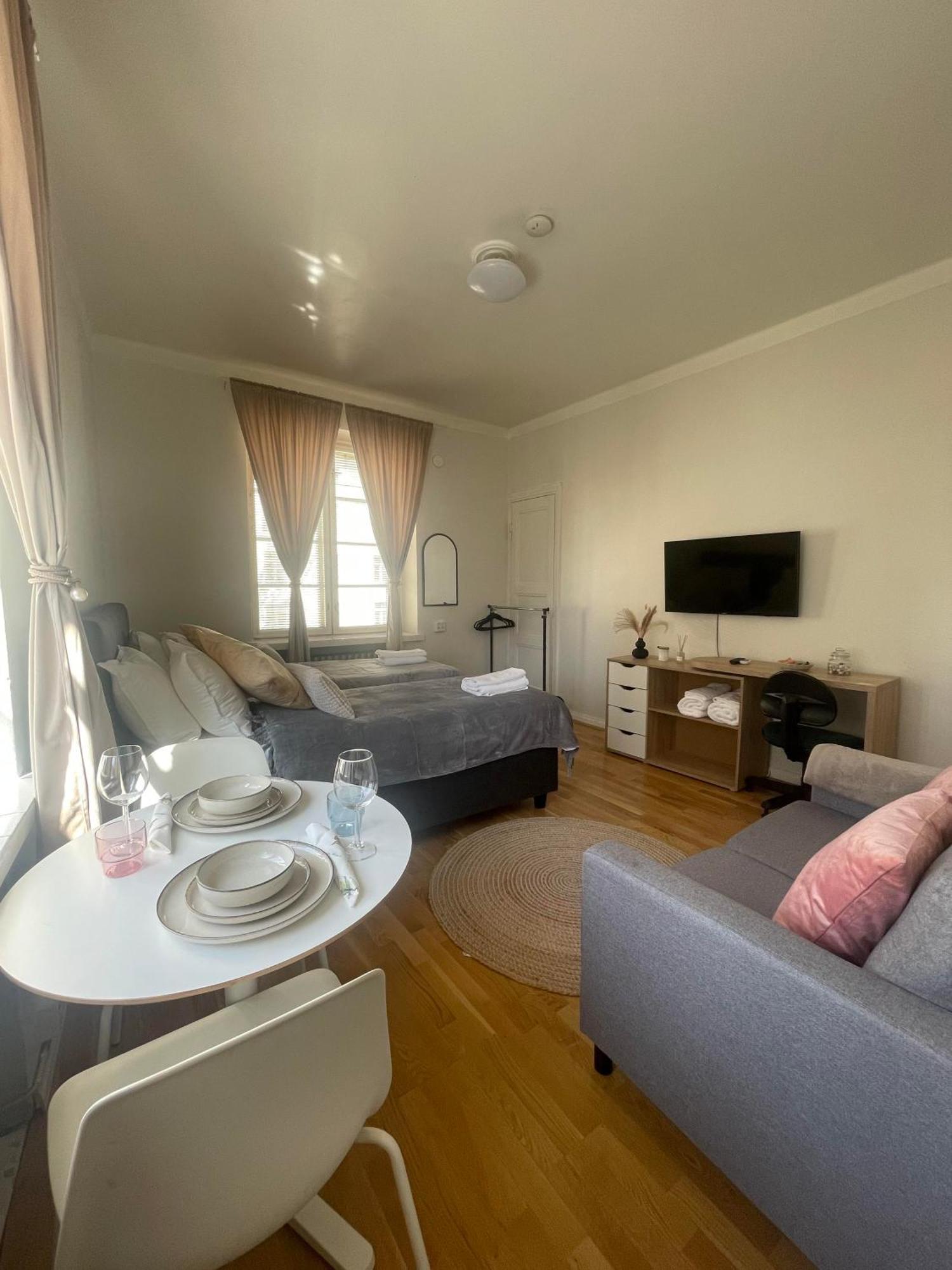 Your Chic Vibrant Airbnb เฮลซิงกิ ภายนอก รูปภาพ