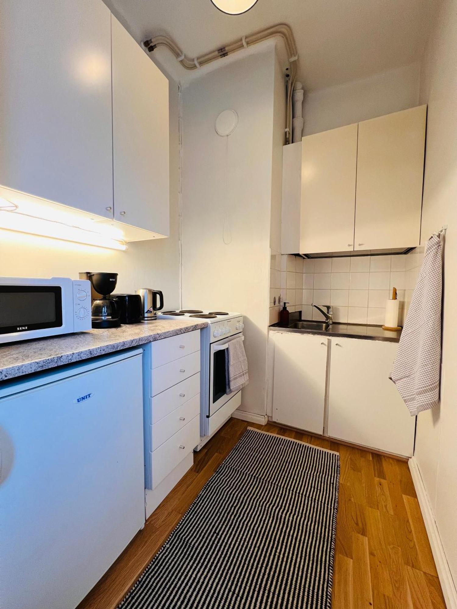 Your Chic Vibrant Airbnb เฮลซิงกิ ภายนอก รูปภาพ
